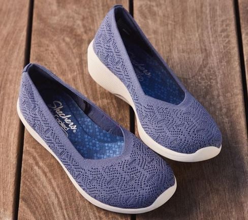 Skechers around store me