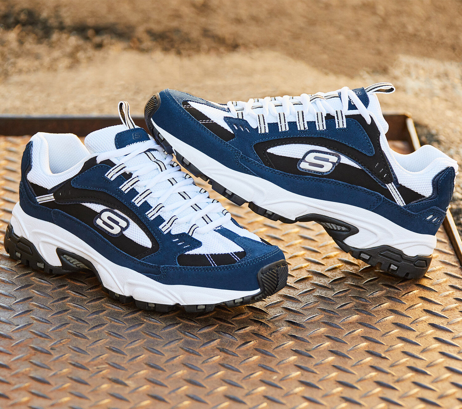 Comfortable & Casual Men's Shoes & Clothing SKECHERS