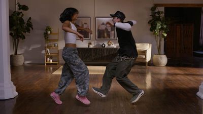 Skechers UNO Glide-Step Slip-ins
