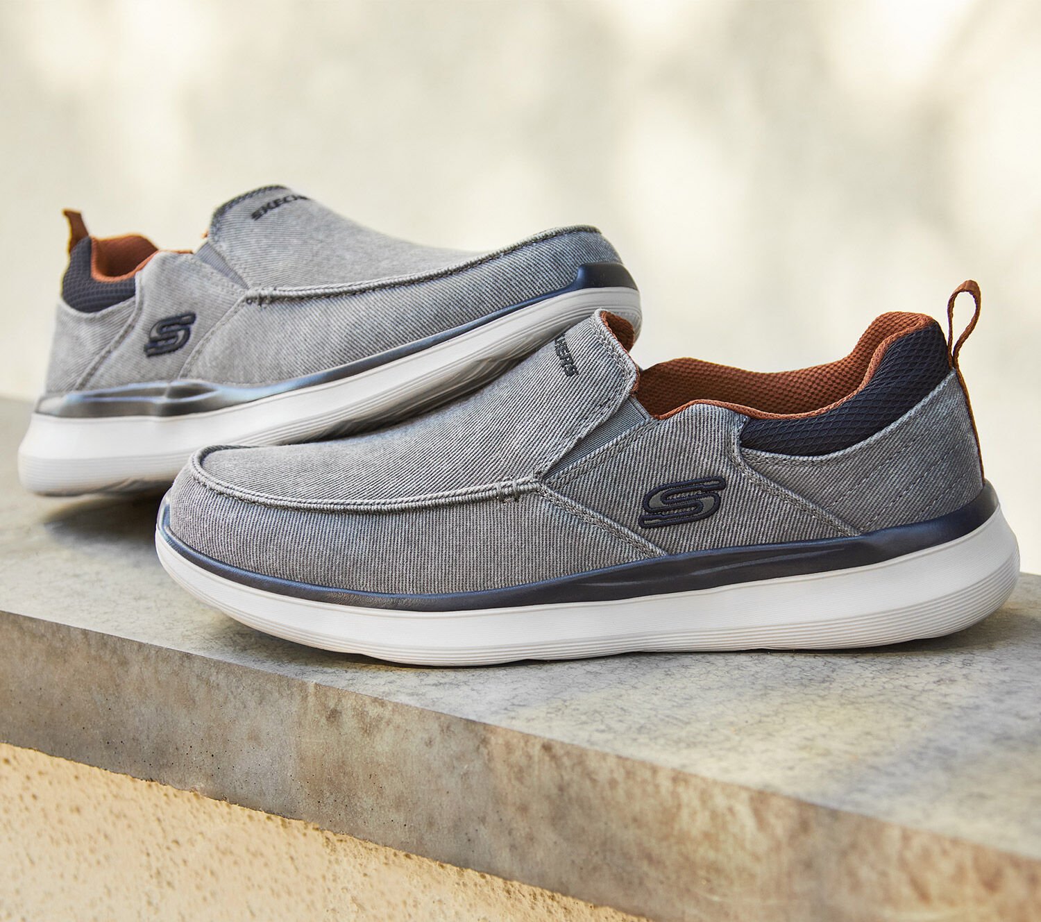 Comfortable & Casual Men's Shoes & Clothing SKECHERS