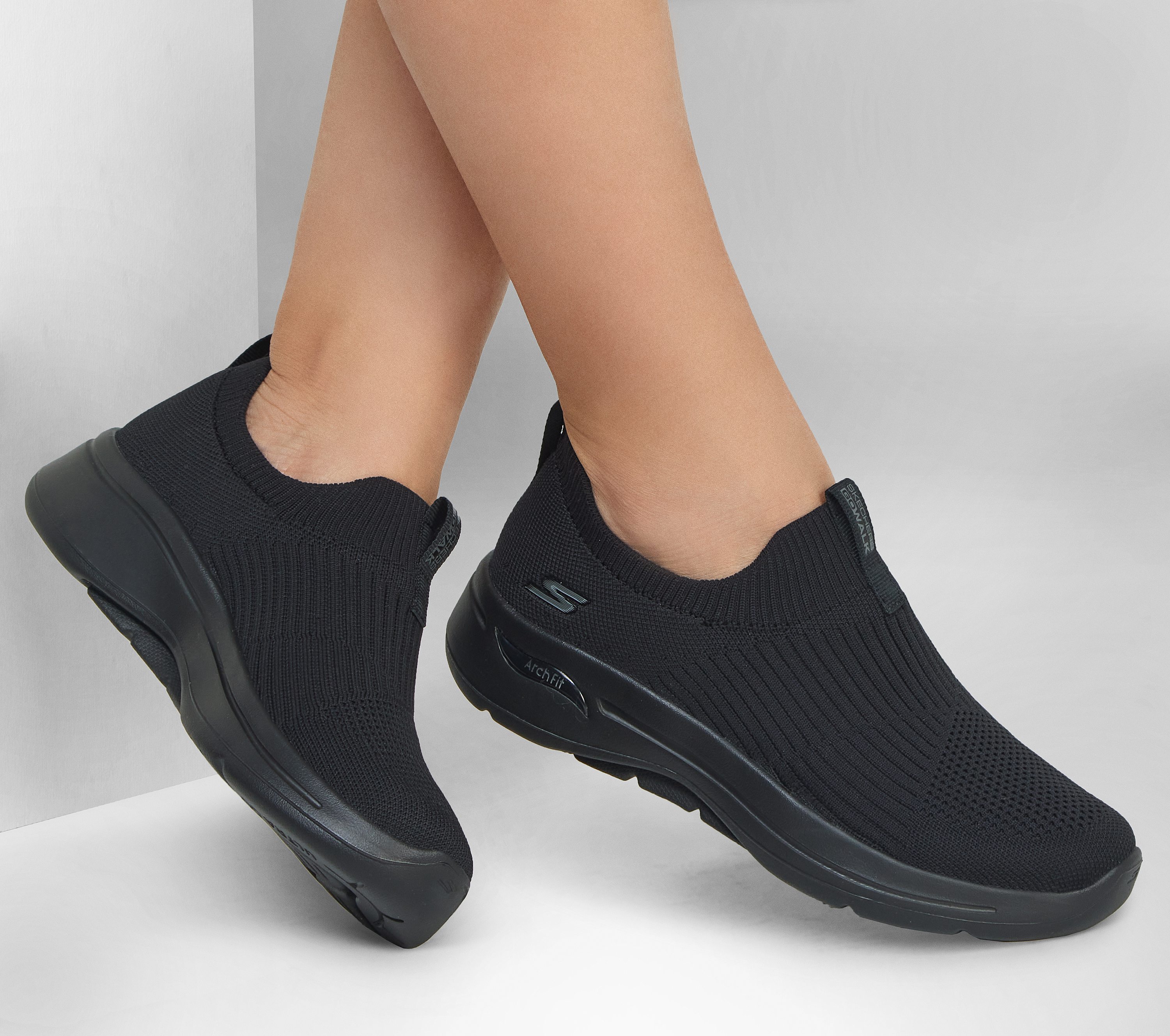 skechers the iconic