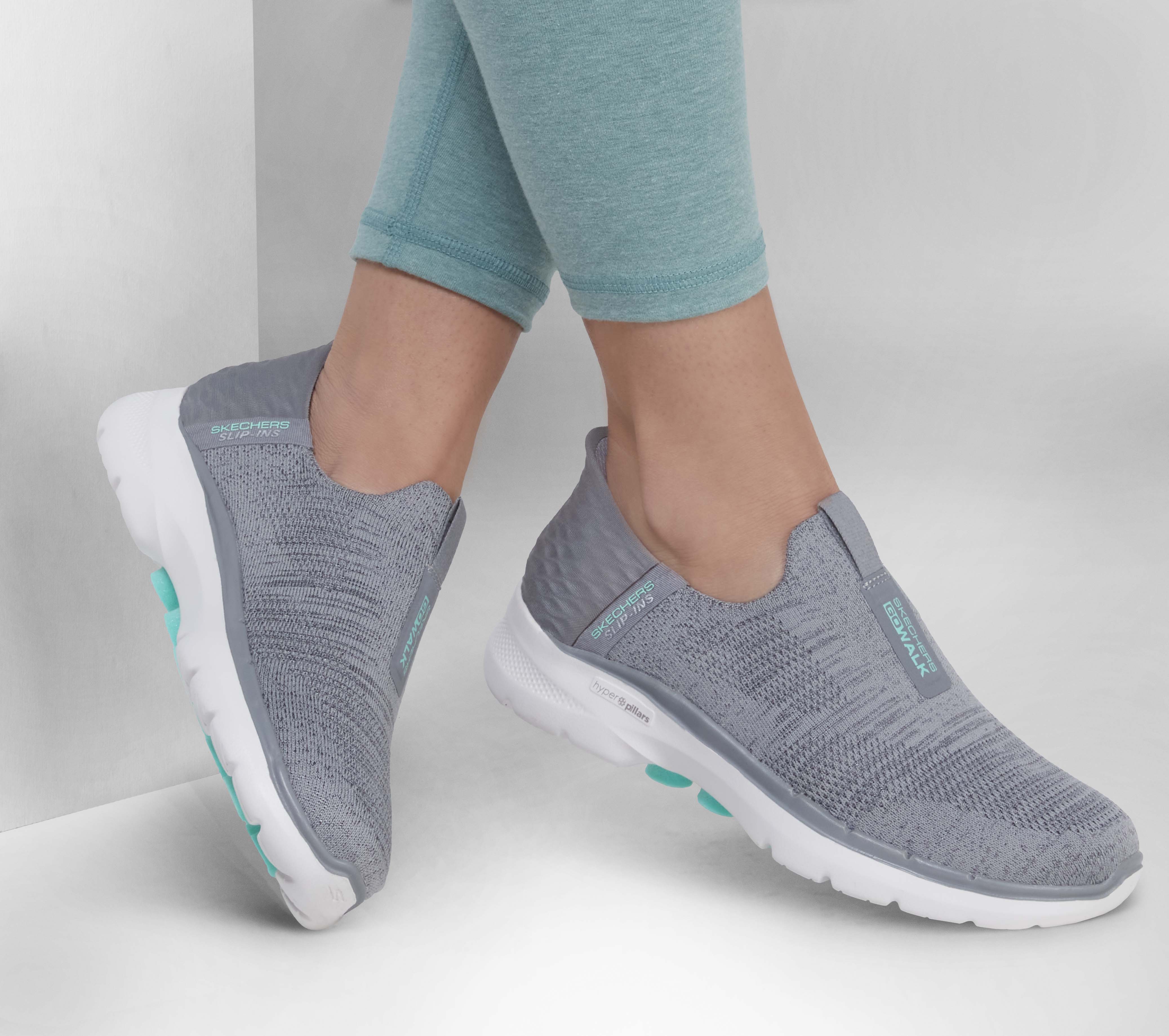 Clothing & Shoes - Socks & Underwear - Bras - Skechers GoWalk Linear Floral Zip  Front Bra - Online Shopping for Canadians